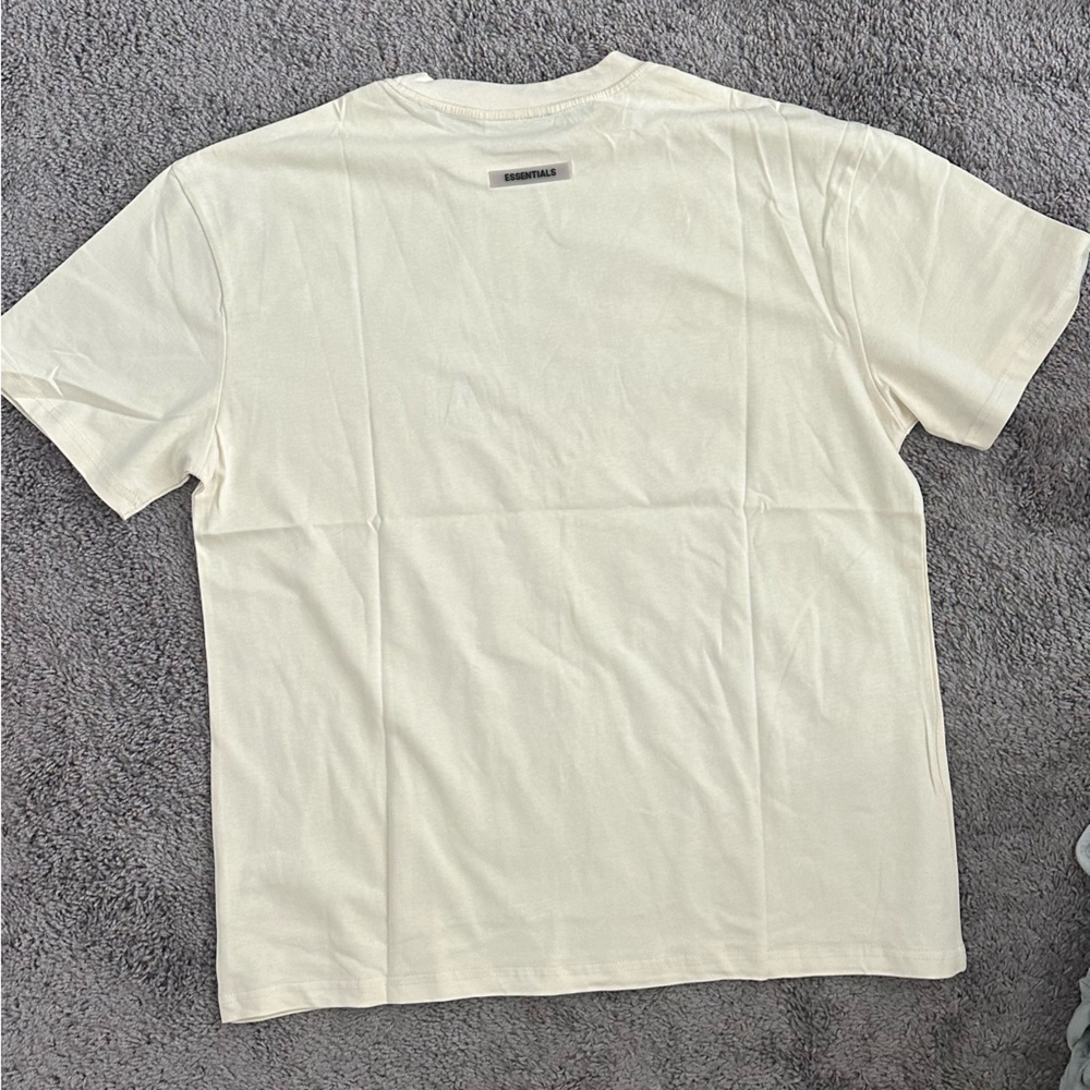 Fear of God Essentials Off-White T-Shirt - Picture 4 of 5